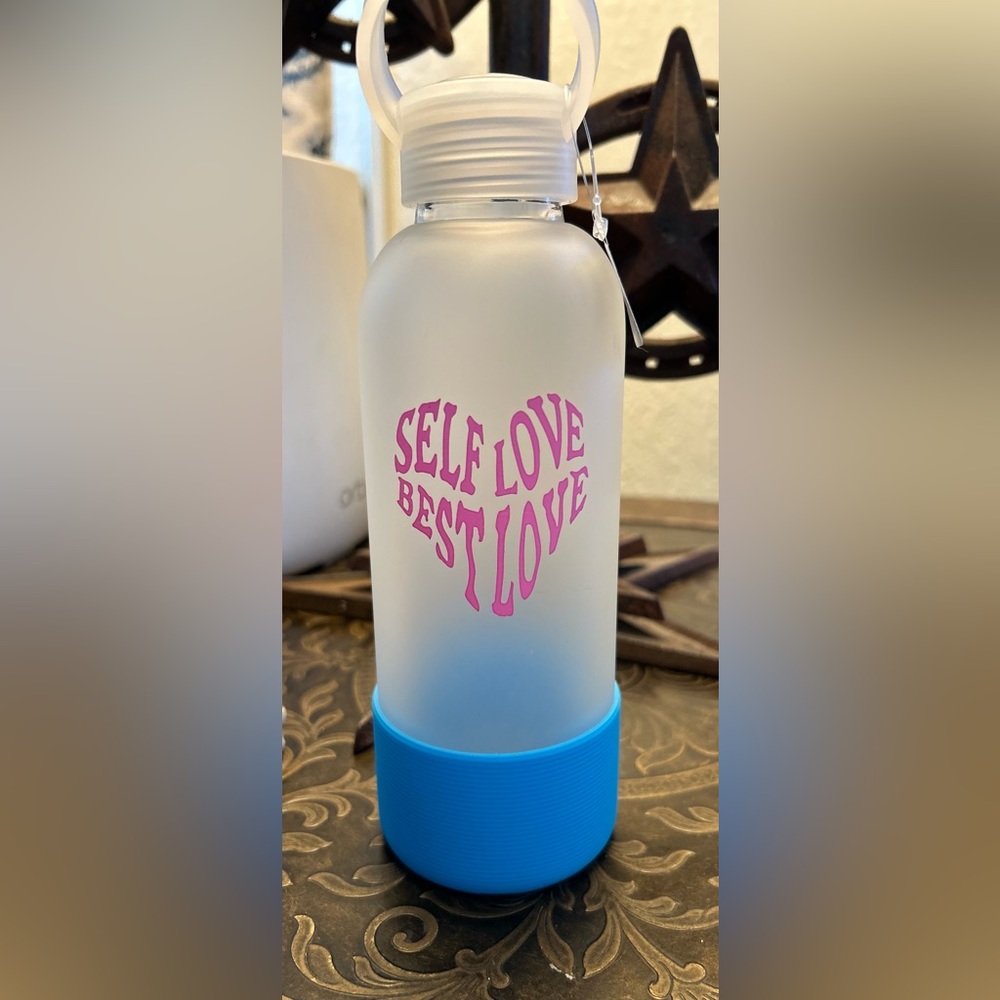 Inspirational glass travel cup with screw top. Blue grip nonslip holding. 8 in